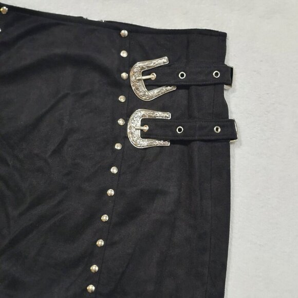 Forever 21 ✦ Black Vegan Suede Mini Skirt ✦ Silver Western Buckles Rivet Details - Picture 5 of 10